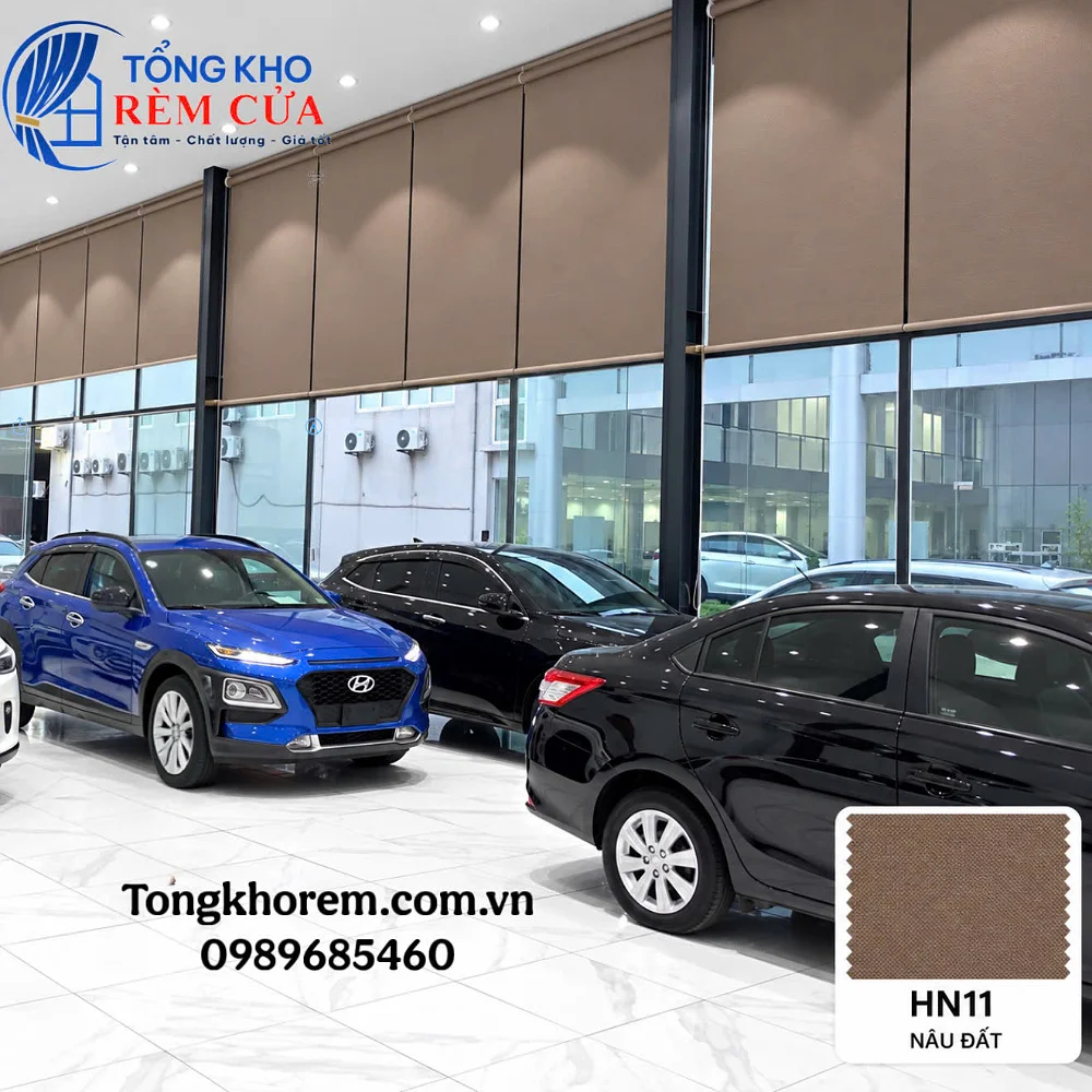 Rèm cuốn chống nắng 100% cho cửa kính showroom ô tô